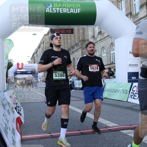 07.09.2025 - BARMER Alsterlauf Strokosch-Dieckow http://msf.ph/oto/8720791 07.09.2025 09:48:47 Ziel 2453, 2954, 3206, 3290, 3459, 3544, 3711, 4098, 4530, 5380, 5628, 8276 meine-sportfotos.de