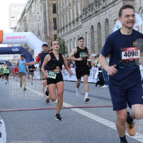 07.09.2025 - BARMER Alsterlauf Strokosch-Dieckow http://msf.ph/oto/8720803 07.09.2025 09:48:52 Ziel 2453, 3459, 3501, 3544, 4098, 4349, 4530, 4870, 4931, 8276 meine-sportfotos.de