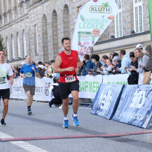 07.09.2025 - BARMER Alsterlauf Strokosch-Dieckow http://msf.ph/oto/8720829 07.09.2025 09:49:02 Ziel 2253, 2383, 2552, 2941, 3501, 3575, 3587, 3983, 4330, 4349, 4471, 4511, 6295, 8102, 8422 meine-sportfotos.de