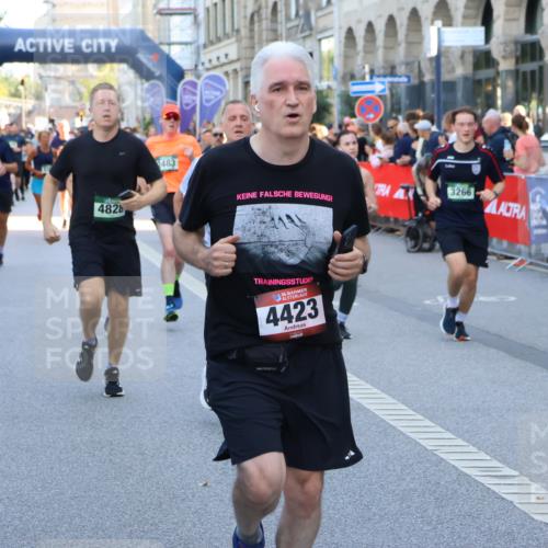 07.09.2025 - BARMER Alsterlauf Strokosch-Dieckow http://msf.ph/oto/8721011 07.09.2025 09:58:41 Ziel 2055, 2270, 2786, 2808, 2993, 3075, 3081, 3222, 3252, 3277, 3414, 3492, 3667, 3709, 3710, 4123, 4183, 4188, 4225, 4226, 4290, 4299, 4700, 4801, 4940, 5016, 5099, 5100, 5174, 5211, 5313, 5335, 5501, 5518, 5548, 5552, 5723, 5834, 5838, 6064, 6157, 8117 meine-sportfotos.de