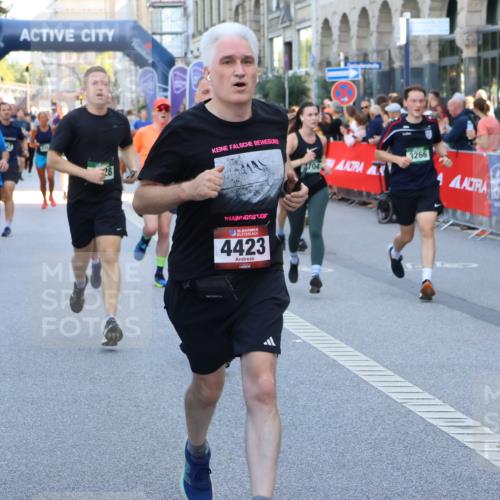 07.09.2025 - BARMER Alsterlauf Strokosch-Dieckow http://msf.ph/oto/8721020 07.09.2025 09:58:41 Ziel 2055, 2270, 2786, 2808, 2993, 3075, 3081, 3222, 3252, 3277, 3414, 3492, 3667, 3709, 3710, 4123, 4183, 4188, 4225, 4226, 4290, 4299, 4700, 4801, 4940, 5016, 5099, 5100, 5174, 5211, 5313, 5335, 5501, 5518, 5548, 5552, 5723, 5834, 5838, 6064, 6157, 8117 meine-sportfotos.de