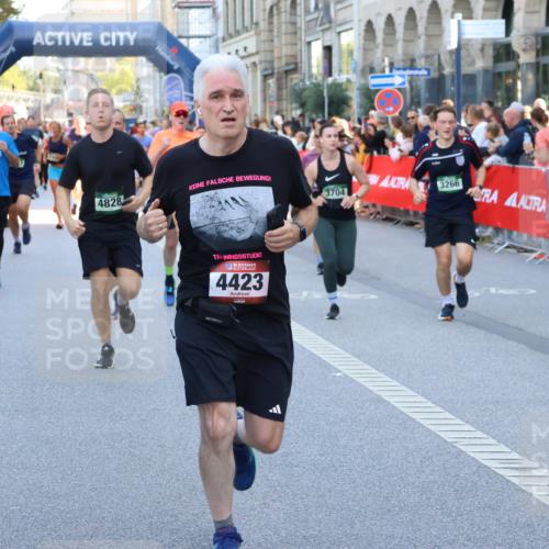 07.09.2025 - BARMER Alsterlauf Strokosch-Dieckow http://msf.ph/oto/8721029 07.09.2025 09:58:40 Ziel 2055, 2270, 2786, 2808, 2993, 3075, 3081, 3222, 3252, 3277, 3414, 3492, 3667, 3709, 3710, 4123, 4183, 4188, 4225, 4226, 4242, 4290, 4299, 4700, 4801, 4940, 5016, 5099, 5100, 5174, 5211, 5313, 5335, 5501, 5518, 5548, 5552, 5723, 5834, 5838, 6064, 6157, 8117 meine-sportfotos.de