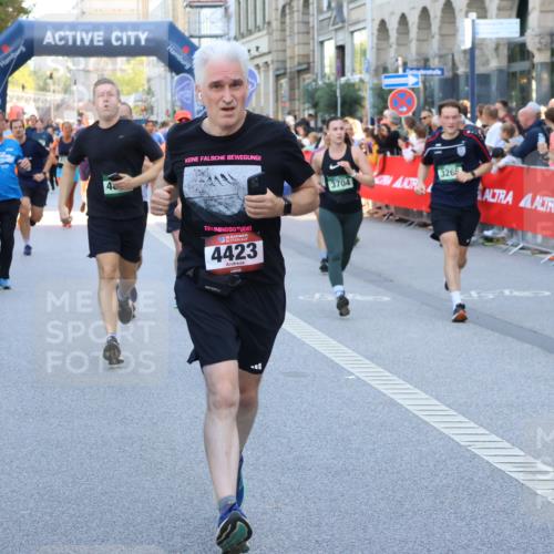 07.09.2025 - BARMER Alsterlauf Strokosch-Dieckow http://msf.ph/oto/8721035 07.09.2025 09:58:40 Ziel 2055, 2270, 2786, 2808, 2993, 3075, 3081, 3222, 3252, 3277, 3414, 3492, 3667, 3709, 3710, 4123, 4183, 4188, 4225, 4226, 4242, 4290, 4299, 4700, 4801, 4940, 5016, 5099, 5100, 5174, 5211, 5313, 5335, 5501, 5518, 5548, 5552, 5723, 5834, 5838, 6064, 6157, 8117 meine-sportfotos.de