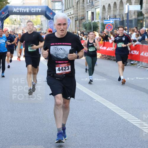 07.09.2025 - BARMER Alsterlauf Strokosch-Dieckow http://msf.ph/oto/8721039 07.09.2025 09:58:40 Ziel 2055, 2270, 2786, 2808, 2993, 3075, 3081, 3222, 3252, 3277, 3414, 3492, 3667, 3709, 3710, 4123, 4183, 4188, 4225, 4226, 4242, 4290, 4299, 4700, 4801, 4940, 5016, 5099, 5100, 5174, 5211, 5313, 5335, 5501, 5518, 5548, 5552, 5723, 5834, 5838, 6064, 6157, 8117 meine-sportfotos.de