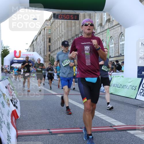 07.09.2025 - BARMER Alsterlauf Strokosch-Dieckow http://msf.ph/oto/8721046 07.09.2025 09:50:49 Ziel 2328, 2697, 2794, 2912, 2985, 3037, 3158, 3175, 3195, 3320, 3728, 3858, 3896, 5425, 5441, 5470, 5565, 5579, 6133, 6252, 8043, 8249, 8250 meine-sportfotos.de