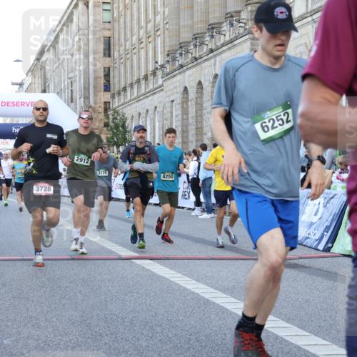 07.09.2025 - BARMER Alsterlauf Strokosch-Dieckow http://msf.ph/oto/8721047 07.09.2025 09:50:50 Ziel 2122, 2794, 2912, 2985, 3037, 3158, 3175, 3195, 3320, 3728, 3858, 3896, 4160, 5425, 5441, 5470, 5565, 5579, 5642, 6252, 8043, 8249, 8250 meine-sportfotos.de