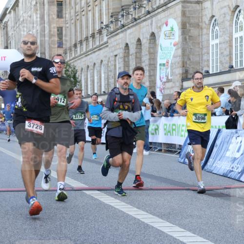 07.09.2025 - BARMER Alsterlauf Strokosch-Dieckow http://msf.ph/oto/8721049 07.09.2025 09:50:50 Ziel 2122, 2794, 2912, 2985, 3037, 3158, 3175, 3195, 3320, 3728, 3858, 3896, 4160, 5425, 5441, 5470, 5565, 5579, 5642, 6252, 8043, 8249, 8250 meine-sportfotos.de