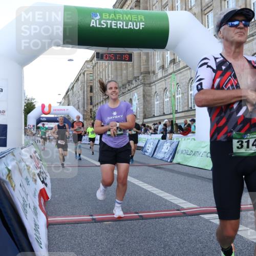 07.09.2025 - BARMER Alsterlauf Strokosch-Dieckow http://msf.ph/oto/8721130 07.09.2025 09:51:18 Ziel 2203, 2683, 2897, 2900, 2922, 3147, 3148, 3443, 3518, 3525, 3835, 4573, 4835, 4936, 5028, 6162, 6176, 8105 meine-sportfotos.de