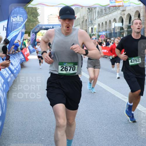 07.09.2025 - BARMER Alsterlauf Strokosch-Dieckow http://msf.ph/oto/8721135 07.09.2025 09:58:25 Ziel 2210, 2297, 2375, 2640, 2762, 2803, 2867, 2988, 3040, 3050, 3394, 3482, 3593, 3631, 3666, 3704, 4119, 4135, 4219, 4227, 4242, 4558, 4559, 4698, 4828, 4972, 5099, 5100, 5147, 5498, 5548, 5882, 5955, 6160, 6161, 6340, 8117, 8239, 8387, 8388 meine-sportfotos.de