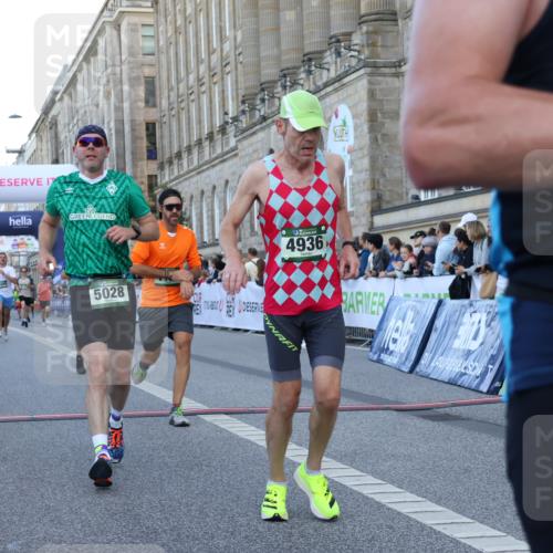 07.09.2025 - BARMER Alsterlauf Strokosch-Dieckow http://msf.ph/oto/8721142 07.09.2025 09:51:22 Ziel 2162, 2203, 2322, 2683, 2900, 3476, 3835, 4573, 4835, 4936, 5028, 5772, 5899, 6162, 6176, 8174 meine-sportfotos.de