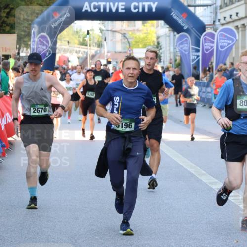 07.09.2025 - BARMER Alsterlauf Strokosch-Dieckow http://msf.ph/oto/8721161 07.09.2025 09:58:20 Ziel 2210, 2297, 2375, 2483, 2640, 2762, 2803, 2867, 2988, 3040, 3050, 3207, 3266, 3394, 3479, 3482, 3593, 3631, 3666, 3704, 4119, 4135, 4219, 4227, 4242, 4558, 4559, 4698, 4828, 4872, 4972, 5147, 5498, 5793, 5882, 5955, 5981, 6001, 6160, 6161, 6340, 8239, 8334, 8387, 8388 meine-sportfotos.de