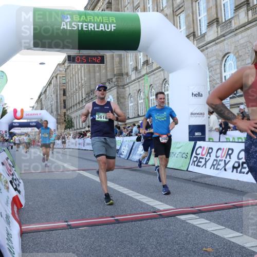 07.09.2025 - BARMER Alsterlauf Strokosch-Dieckow http://msf.ph/oto/8721180 07.09.2025 09:51:41 Ziel 2416, 2802, 3538, 3546, 3618, 4161, 4162, 4223, 4619, 4895, 5051, 5358, 5858, 5905, 5921 meine-sportfotos.de
