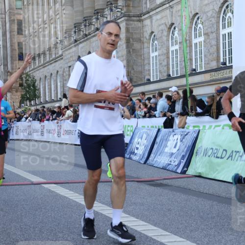 07.09.2025 - BARMER Alsterlauf Strokosch-Dieckow http://msf.ph/oto/8721203 07.09.2025 09:51:50 Ziel 2025, 2416, 2778, 3247, 3538, 4173, 4944, 5125, 5179, 5234, 5710, 5715, 5858, 5905, 5921, 8200 meine-sportfotos.de