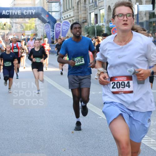 07.09.2025 - BARMER Alsterlauf Strokosch-Dieckow http://msf.ph/oto/8721341 07.09.2025 09:57:46 Ziel 2257, 2670, 2672, 3055, 4012, 4618, 4701, 4723, 4752, 4843, 4888, 4920, 5079, 5196, 5384, 5629, 5690, 5697, 5842, 5843, 5901, 6023, 6074, 6238, 6324, 8052, 8091, 8099 meine-sportfotos.de