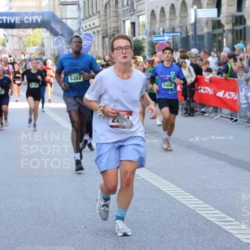 07.09.2025 - BARMER Alsterlauf Strokosch-Dieckow http://msf.ph/oto/8721351 07.09.2025 09:57:45 Ziel 2257, 2377, 2670, 2672, 3055, 4012, 4618, 4701, 4723, 4752, 4888, 4920, 5075, 5079, 5196, 5366, 5384, 5629, 5690, 5697, 5842, 5843, 5901, 6023, 6074, 6238, 6324, 8052, 8091, 8099 meine-sportfotos.de