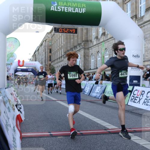 07.09.2025 - BARMER Alsterlauf Strokosch-Dieckow http://msf.ph/oto/8721357 07.09.2025 09:52:48 Ziel 2310, 2904, 3959, 4195, 4439, 4478, 4848, 4880, 4983, 5005, 5453, 5543, 5585, 5945, 5997, 6017, 8118 meine-sportfotos.de