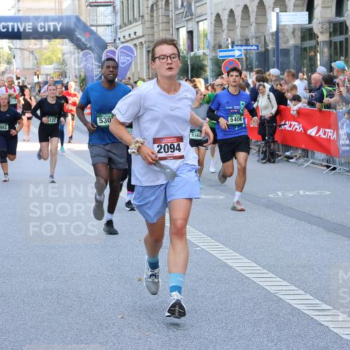 07.09.2025 - BARMER Alsterlauf Strokosch-Dieckow http://msf.ph/oto/8721358 07.09.2025 09:57:45 Ziel 2257, 2377, 2670, 2672, 3055, 4012, 4618, 4701, 4723, 4752, 4888, 4920, 5075, 5079, 5196, 5366, 5384, 5629, 5690, 5697, 5842, 5843, 5901, 6023, 6074, 6238, 6324, 8052, 8091, 8099 meine-sportfotos.de