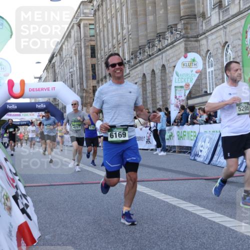 07.09.2025 - BARMER Alsterlauf Strokosch-Dieckow http://msf.ph/oto/8721403 07.09.2025 09:53:08 Ziel 3599, 4257, 4546, 4604, 4658, 4675, 4739, 4740, 4882, 5020, 5156, 5205, 5702, 5741, 6169, 6218, 8096 meine-sportfotos.de