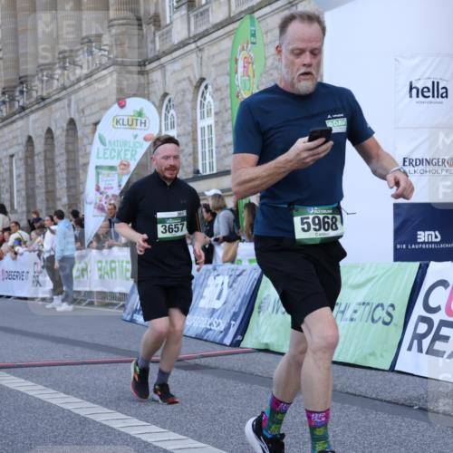 07.09.2025 - BARMER Alsterlauf Strokosch-Dieckow http://msf.ph/oto/8721473 07.09.2025 09:53:39 Ziel 2032, 2229, 2454, 2501, 2896, 3421, 3657, 4078, 4339, 4460, 4504, 4889, 5002, 5164, 5165, 5654, 5701, 5968, 6010, 8231, 8302 meine-sportfotos.de