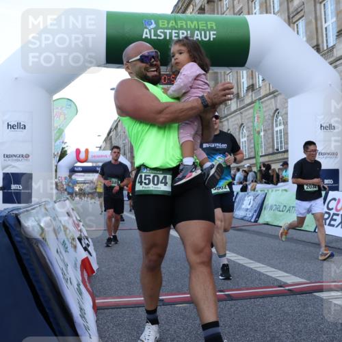 07.09.2025 - BARMER Alsterlauf Strokosch-Dieckow http://msf.ph/oto/8721490 07.09.2025 09:53:45 Ziel 2028, 2032, 2173, 2229, 2365, 2369, 2454, 2896, 3421, 3705, 4078, 4339, 4504, 4578, 4834, 4889, 5002, 5603, 5686, 5701, 5742, 6010, 6333, 8231 meine-sportfotos.de