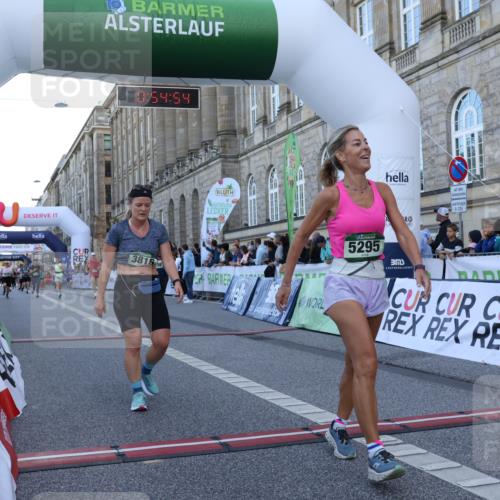 07.09.2025 - BARMER Alsterlauf Strokosch-Dieckow http://msf.ph/oto/8721632 07.09.2025 09:54:52 Ziel 2011, 2131, 2920, 3816, 4031, 4194, 5086, 5295, 6264, 8088, 8456 meine-sportfotos.de