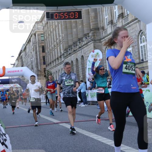 07.09.2025 - BARMER Alsterlauf Strokosch-Dieckow http://msf.ph/oto/8721656 07.09.2025 09:55:01 Ziel 2086, 2131, 2272, 2397, 2608, 2610, 2920, 2924, 3049, 3067, 3078, 3464, 4052, 4194, 4830, 4897, 5433, 5434, 6062, 6248, 6264 meine-sportfotos.de