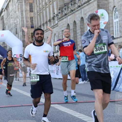 07.09.2025 - BARMER Alsterlauf Strokosch-Dieckow http://msf.ph/oto/8721659 07.09.2025 09:55:02 Ziel 2086, 2131, 2272, 2397, 2608, 2610, 2924, 3049, 3067, 3078, 3464, 4052, 4194, 4830, 4897, 5433, 5434, 6062, 6248 meine-sportfotos.de