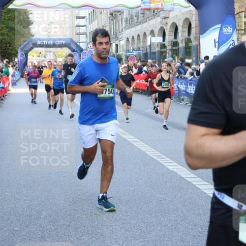 07.09.2025 - BARMER Alsterlauf Strokosch-Dieckow http://msf.ph/oto/8721694 07.09.2025 09:56:44 Ziel 2037, 2216, 2406, 2606, 2724, 2819, 2903, 2998, 3191, 3362, 3381, 3434, 3552, 3721, 4328, 4407, 4416, 4767, 4809, 4842, 4844, 5115, 5135, 5136, 5293, 5377, 5397, 5609, 5664, 5912, 5978, 6075, 6093, 6150, 6151, 6274, 8065, 8479 meine-sportfotos.de