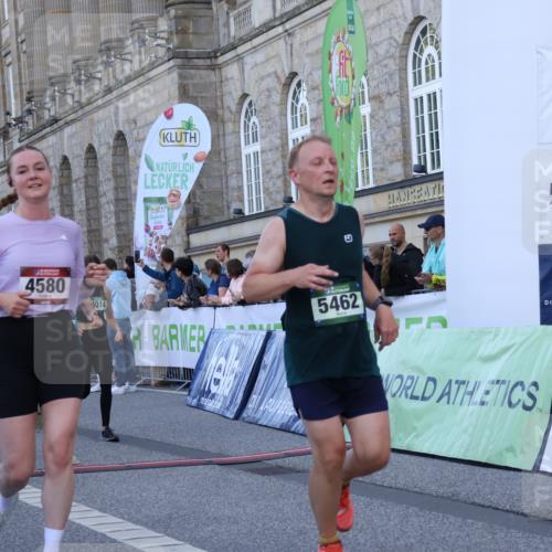 07.09.2025 - BARMER Alsterlauf Strokosch-Dieckow http://msf.ph/oto/8721696 07.09.2025 09:55:15 Ziel 2302, 2429, 2751, 3821, 4014, 4386, 4580, 4956, 5055, 5169, 5195, 5398, 5462, 5527, 6079, 6106, 6215, 8303 meine-sportfotos.de