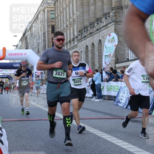 07.09.2025 - BARMER Alsterlauf Strokosch-Dieckow http://msf.ph/oto/8721706 07.09.2025 09:55:18 Ziel 2302, 2751, 3821, 4014, 4386, 4580, 4786, 5055, 5195, 5300, 5398, 5462, 6079, 6215, 8303 meine-sportfotos.de