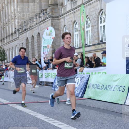 07.09.2025 - BARMER Alsterlauf Strokosch-Dieckow http://msf.ph/oto/8721722 07.09.2025 09:55:25 Ziel 3048, 3115, 3646, 3662, 4275, 4386, 4441, 4786, 4965, 4980, 5300, 5607, 6143 meine-sportfotos.de