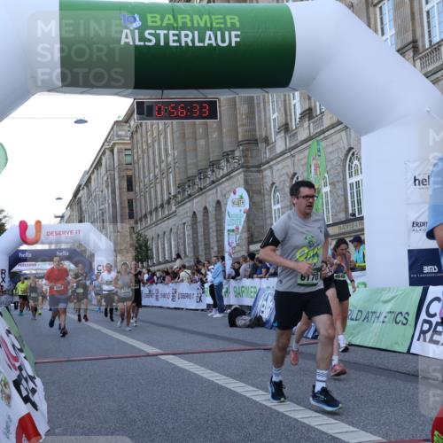 07.09.2025 - BARMER Alsterlauf Strokosch-Dieckow http://msf.ph/oto/8721871 07.09.2025 09:56:32 Ziel 2022, 2150, 2151, 2245, 2341, 2568, 2664, 2665, 2722, 2868, 3005, 3188, 3365, 3658, 3661, 3868, 4490, 4646, 4824, 5024, 5037, 5375, 6034, 6170, 6186, 8500 meine-sportfotos.de
