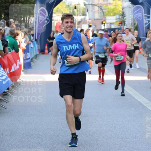 07.09.2025 - BARMER Alsterlauf Strokosch-Dieckow http://msf.ph/oto/8721955 07.09.2025 09:56:05 Ziel 2003, 2022, 2320, 2437, 2452, 2512, 2530, 3080, 3251, 3696, 3752, 3963, 4121, 4236, 4237, 4479, 4507, 4508, 4750, 4776, 5081, 5304, 5308, 5342, 5349, 5481, 5529, 5739, 5805, 5925, 6089, 6187, 6223, 8007, 8148 meine-sportfotos.de