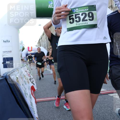 07.09.2025 - BARMER Alsterlauf Strokosch-Dieckow http://msf.ph/oto/8721956 07.09.2025 09:56:58 Ziel 2003, 2320, 2512, 2530, 2763, 2797, 2908, 3080, 3251, 3371, 3656, 3696, 3970, 4236, 4237, 4338, 4750, 4776, 5304, 5342, 5349, 5481, 5529, 5637, 5791, 6089, 6138, 8148, 8210 meine-sportfotos.de