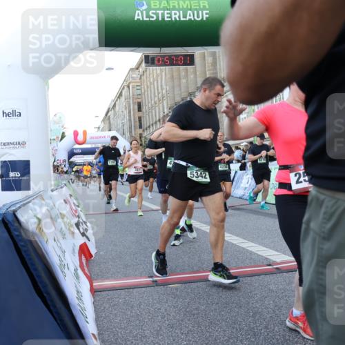 07.09.2025 - BARMER Alsterlauf Strokosch-Dieckow http://msf.ph/oto/8721960 07.09.2025 09:56:59 Ziel 2003, 2512, 2530, 2763, 2797, 2908, 3080, 3251, 3371, 3656, 3696, 3970, 4236, 4237, 4338, 4750, 4776, 5304, 5342, 5349, 5481, 5529, 5637, 5791, 6138, 8148, 8210 meine-sportfotos.de