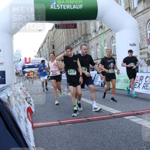 07.09.2025 - BARMER Alsterlauf Strokosch-Dieckow http://msf.ph/oto/8721964 07.09.2025 09:57:00 Ziel 2003, 2512, 2763, 2797, 2908, 3080, 3251, 3371, 3656, 3696, 3970, 4236, 4237, 4338, 4750, 4776, 5342, 5349, 5481, 5637, 5791, 5895, 6138, 6206, 6269, 8148, 8210 meine-sportfotos.de