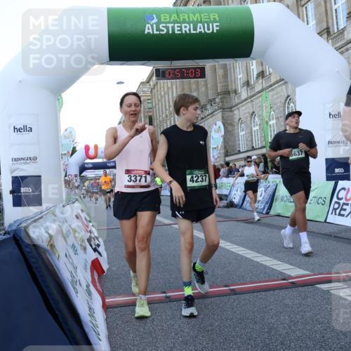 07.09.2025 - BARMER Alsterlauf Strokosch-Dieckow http://msf.ph/oto/8721968 07.09.2025 09:57:02 Ziel 2763, 2797, 2908, 3371, 3656, 3696, 3970, 4235, 4236, 4237, 4338, 4750, 5342, 5637, 5791, 5895, 5977, 6138, 6206, 6269, 6274, 8014, 8148, 8210, 8427 meine-sportfotos.de