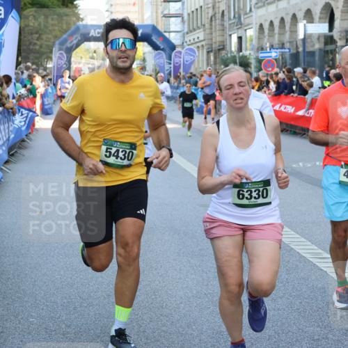 07.09.2025 - BARMER Alsterlauf Strokosch-Dieckow http://msf.ph/oto/8721988 07.09.2025 09:55:56 Ziel 2022, 2150, 2151, 2152, 2245, 2320, 2341, 2437, 2452, 2568, 2664, 2665, 2722, 3188, 3658, 3752, 3868, 3869, 3963, 4121, 4479, 4490, 4507, 4508, 4565, 4706, 4824, 5375, 5739, 5925, 6089, 6170, 6186, 6223, 8007, 8500 meine-sportfotos.de