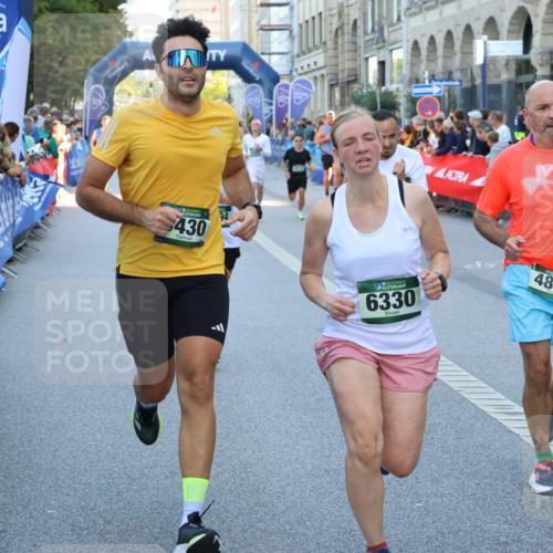 07.09.2025 - BARMER Alsterlauf Strokosch-Dieckow http://msf.ph/oto/8721991 07.09.2025 09:55:56 Ziel 2022, 2150, 2151, 2152, 2245, 2320, 2341, 2437, 2452, 2568, 2664, 2665, 2722, 3188, 3658, 3752, 3868, 3869, 3963, 4121, 4479, 4490, 4507, 4508, 4565, 4706, 4824, 5375, 5739, 5925, 6089, 6170, 6186, 6223, 8007, 8500 meine-sportfotos.de