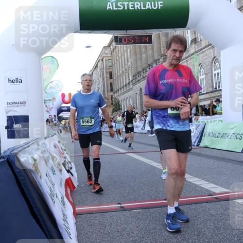 07.09.2025 - BARMER Alsterlauf Strokosch-Dieckow http://msf.ph/oto/8722002 07.09.2025 09:57:13 Ziel 2507, 2582, 2750, 2752, 3456, 3615, 3802, 4105, 4235, 5115, 5135, 5160, 5504, 5562, 5688, 5750, 5977, 6274, 8014, 8366, 8427 meine-sportfotos.de