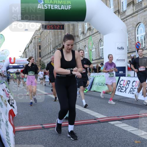 07.09.2025 - BARMER Alsterlauf Strokosch-Dieckow http://msf.ph/oto/8722021 07.09.2025 09:57:19 Ziel 2507, 2582, 2750, 2752, 2903, 2998, 3191, 3456, 3552, 3568, 3615, 3802, 3988, 4809, 5004, 5006, 5115, 5135, 5160, 5504, 5664, 5750, 6093, 8065, 8315, 8479 meine-sportfotos.de
