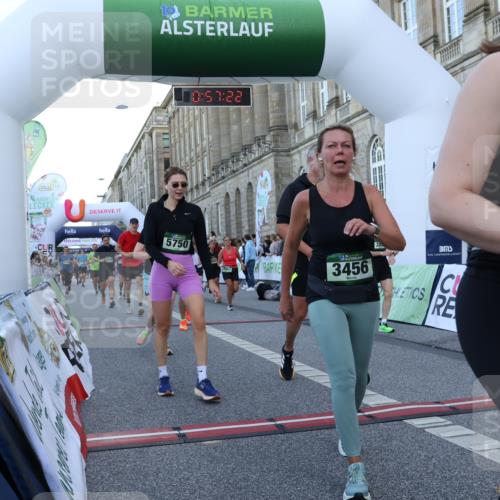 07.09.2025 - BARMER Alsterlauf Strokosch-Dieckow http://msf.ph/oto/8722024 07.09.2025 09:57:20 Ziel 2406, 2582, 2752, 2903, 2998, 3191, 3456, 3552, 3568, 3615, 3802, 3988, 4407, 4809, 5004, 5006, 5115, 5135, 5160, 5504, 5664, 5750, 6093, 8065, 8315, 8479 meine-sportfotos.de