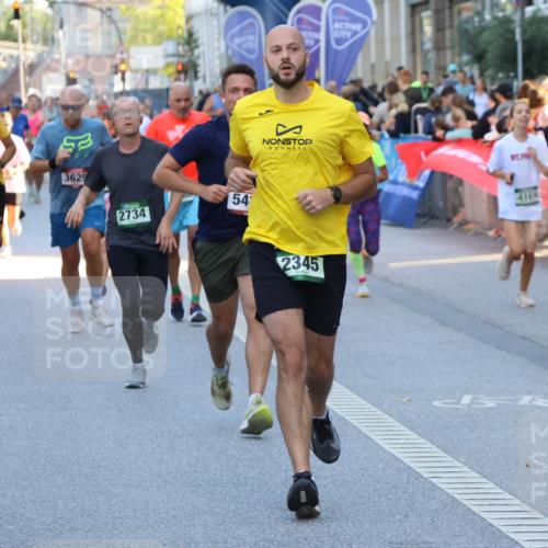 07.09.2025 - BARMER Alsterlauf Strokosch-Dieckow http://msf.ph/oto/8722029 07.09.2025 09:55:48 Ziel 2022, 2150, 2151, 2152, 2245, 2341, 2452, 2568, 2664, 2665, 2722, 2868, 3005, 3188, 3365, 3658, 3661, 3868, 3869, 4490, 4565, 4706, 4824, 5024, 5037, 5375, 5925, 6034, 6170, 6186, 6277, 8007, 8335, 8500 meine-sportfotos.de