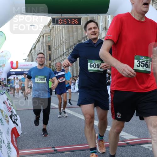 07.09.2025 - BARMER Alsterlauf Strokosch-Dieckow http://msf.ph/oto/8722034 07.09.2025 09:57:24 Ziel 2216, 2406, 2582, 2606, 2819, 2903, 2998, 3191, 3381, 3552, 3568, 3802, 3988, 4407, 4767, 4809, 4842, 4844, 5004, 5006, 5115, 5135, 5160, 5293, 5664, 5912, 5978, 6093, 8065, 8315, 8479 meine-sportfotos.de