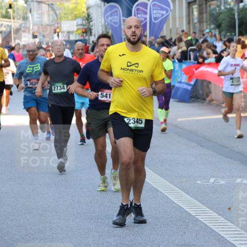 07.09.2025 - BARMER Alsterlauf Strokosch-Dieckow http://msf.ph/oto/8722035 07.09.2025 09:55:48 Ziel 2022, 2150, 2151, 2152, 2245, 2341, 2452, 2568, 2664, 2665, 2722, 2868, 3005, 3188, 3365, 3658, 3661, 3868, 3869, 4490, 4565, 4706, 4824, 5024, 5037, 5375, 5925, 6034, 6170, 6186, 6277, 8007, 8335, 8500 meine-sportfotos.de