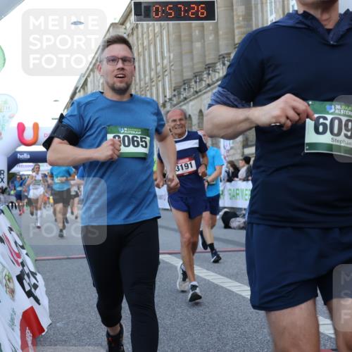 07.09.2025 - BARMER Alsterlauf Strokosch-Dieckow http://msf.ph/oto/8722036 07.09.2025 09:57:25 Ziel 2037, 2216, 2406, 2606, 2819, 2903, 2998, 3191, 3381, 3552, 3568, 3802, 3988, 4407, 4767, 4809, 4842, 4844, 5004, 5006, 5160, 5293, 5664, 5912, 5978, 6093, 8065, 8315, 8479 meine-sportfotos.de