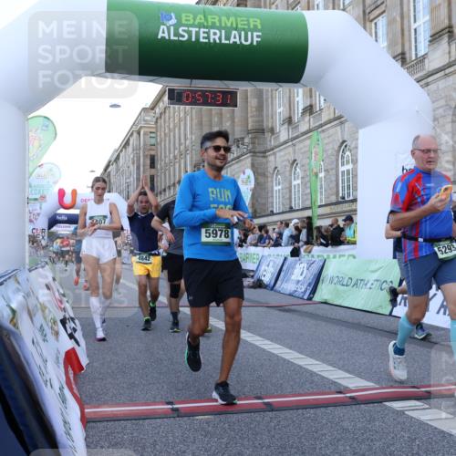 07.09.2025 - BARMER Alsterlauf Strokosch-Dieckow http://msf.ph/oto/8722047 07.09.2025 09:57:29 Ziel 2037, 2216, 2406, 2606, 2819, 2998, 3381, 3552, 4407, 4767, 4809, 4842, 4844, 5136, 5293, 5397, 5609, 5912, 5978, 6150, 6151, 8065, 8315 meine-sportfotos.de