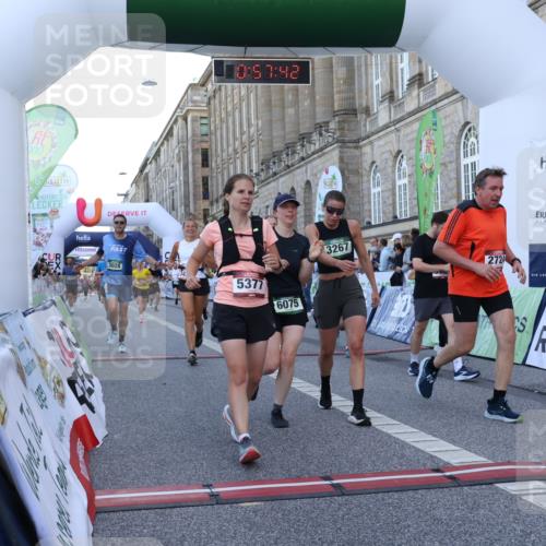 07.09.2025 - BARMER Alsterlauf Strokosch-Dieckow http://msf.ph/oto/8722072 07.09.2025 09:57:41 Ziel 2076, 2195, 2724, 3028, 3129, 3267, 3268, 3362, 3434, 3721, 4187, 4328, 4416, 4456, 4857, 4987, 5101, 5102, 5377, 5397, 5598, 5987, 6075, 8034, 8383 meine-sportfotos.de