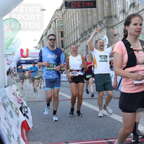 07.09.2025 - BARMER Alsterlauf Strokosch-Dieckow http://msf.ph/oto/8722076 07.09.2025 09:57:42 Ziel 2076, 2195, 2724, 3028, 3129, 3267, 3268, 3362, 3434, 3721, 4187, 4328, 4416, 4456, 4672, 4857, 4987, 5101, 5102, 5199, 5377, 5598, 5987, 6075, 8034, 8383 meine-sportfotos.de