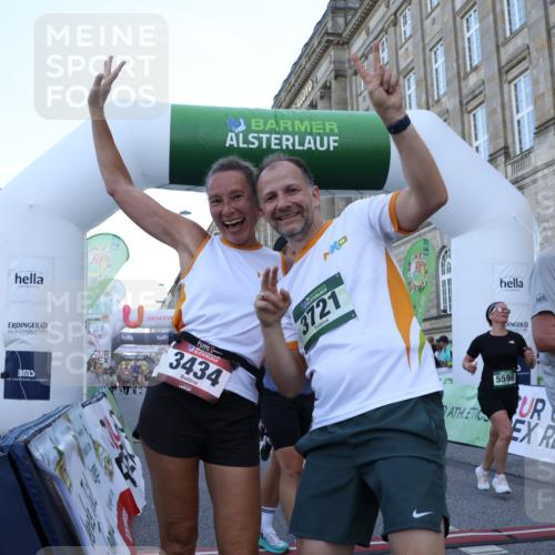 07.09.2025 - BARMER Alsterlauf Strokosch-Dieckow http://msf.ph/oto/8722085 07.09.2025 09:57:47 Ziel 2076, 2646, 3028, 3129, 3268, 4187, 4456, 4672, 4857, 4926, 4987, 5069, 5101, 5102, 5199, 5598, 5987, 6246, 8034, 8383 meine-sportfotos.de